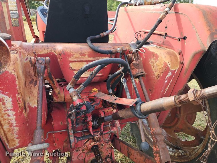 image for item EB8330 International Harvester tractor