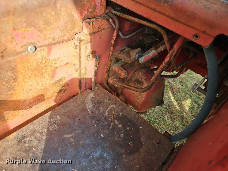 image for item EB8330 International Harvester tractor