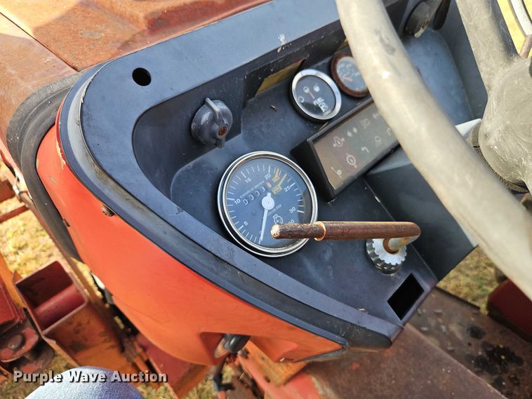 image for item EB8330 International Harvester tractor