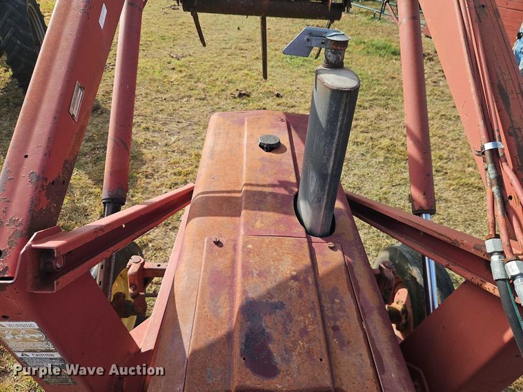 image for item EB8330 International Harvester tractor