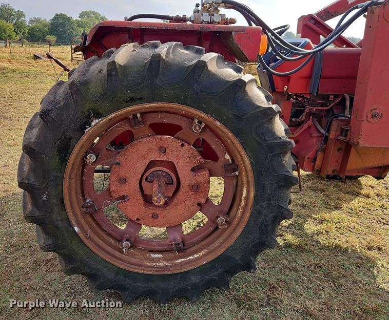 image for item EB8330 International Harvester tractor