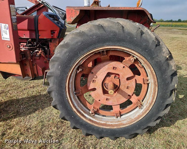 image for item EB8330 International Harvester tractor