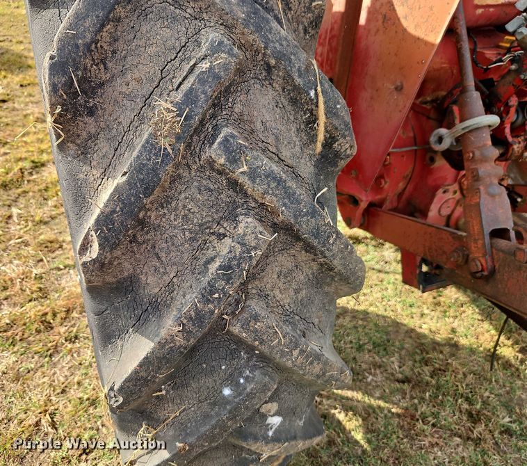 image for item EB8330 International Harvester tractor