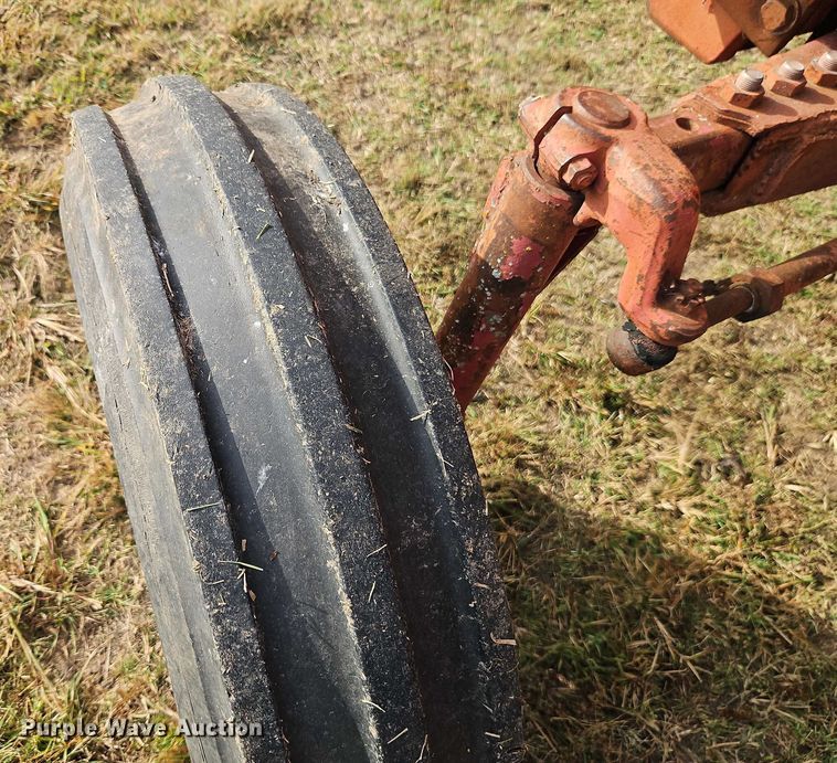 image for item EB8330 International Harvester tractor
