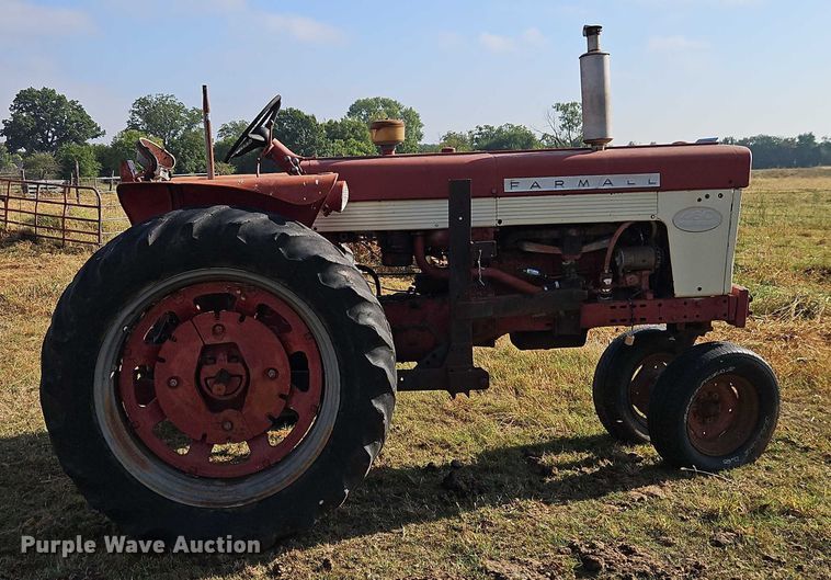 image for item EB8331 1958 McCormick Farmall 460 tractor