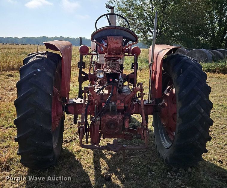 image for item EB8331 1958 McCormick Farmall 460 tractor