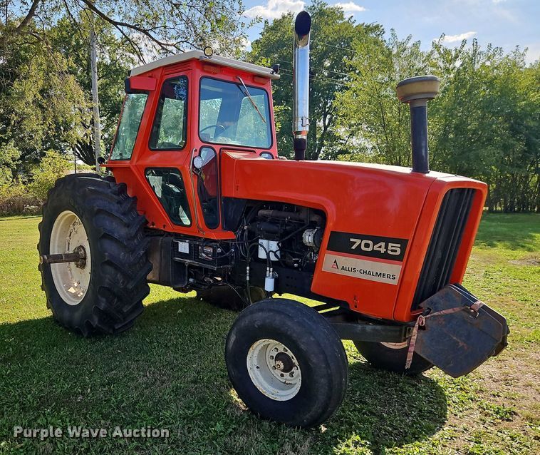image for item EB8356 1978 Allis-Chalmers 7045 tractor