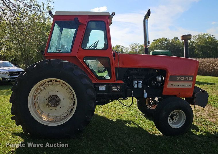 image for item EB8356 1978 Allis-Chalmers 7045 tractor