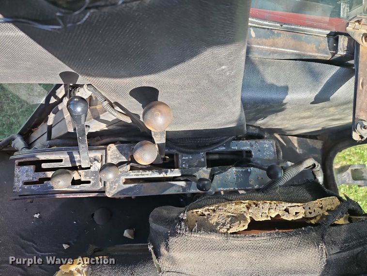 image for item EB8356 1978 Allis-Chalmers 7045 tractor