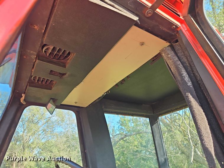 image for item EB8356 1978 Allis-Chalmers 7045 tractor