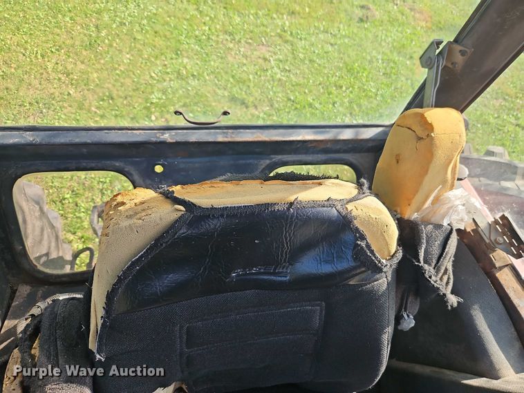 image for item EB8356 1978 Allis-Chalmers 7045 tractor