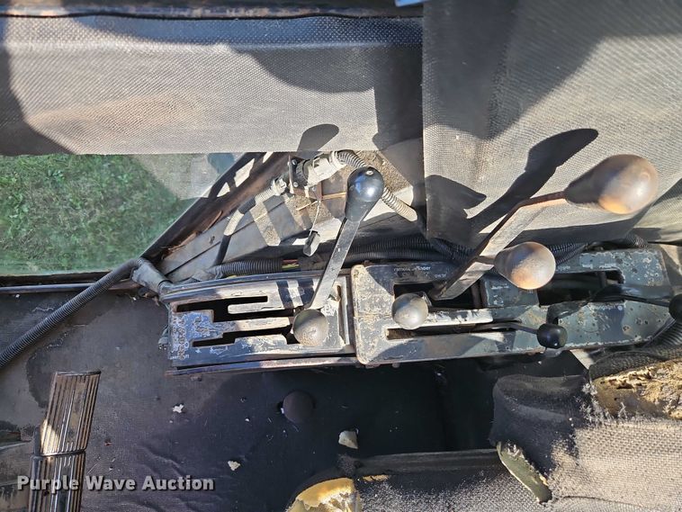 image for item EB8356 1978 Allis-Chalmers 7045 tractor