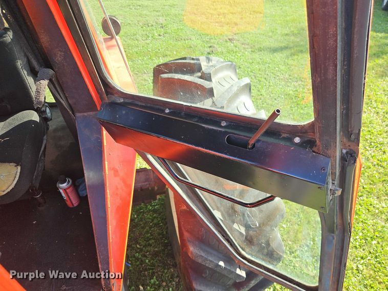 image for item EB8356 1978 Allis-Chalmers 7045 tractor