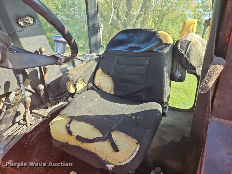 image for item EB8356 1978 Allis-Chalmers 7045 tractor