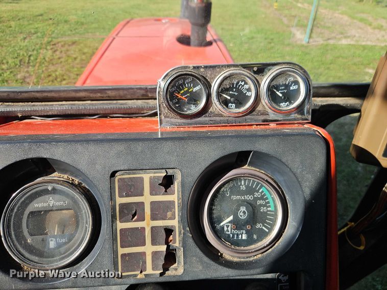 image for item EB8356 1978 Allis-Chalmers 7045 tractor