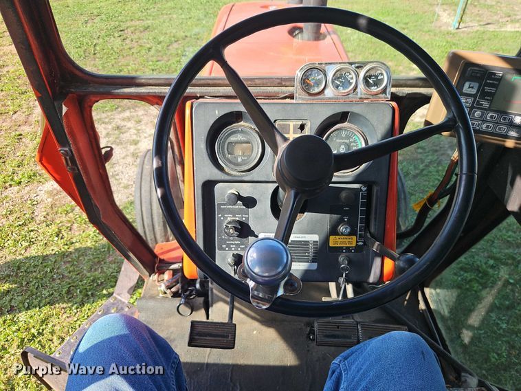 image for item EB8356 1978 Allis-Chalmers 7045 tractor