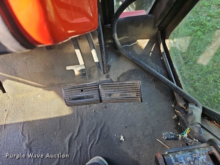 image for item EB8356 1978 Allis-Chalmers 7045 tractor