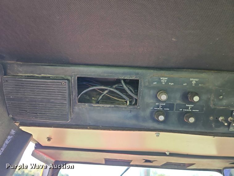 image for item EB8356 1978 Allis-Chalmers 7045 tractor