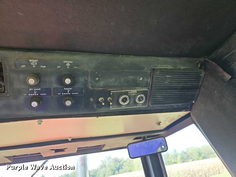 image for item EB8356 1978 Allis-Chalmers 7045 tractor