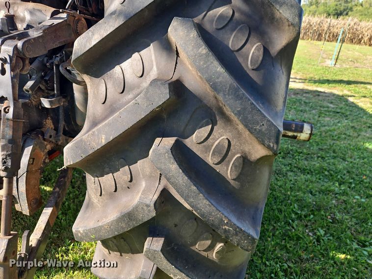 image for item EB8356 1978 Allis-Chalmers 7045 tractor