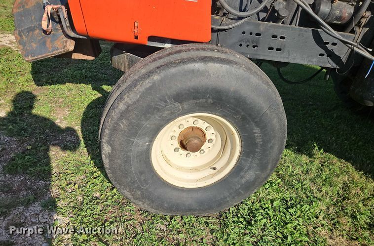 image for item EB8356 1978 Allis-Chalmers 7045 tractor