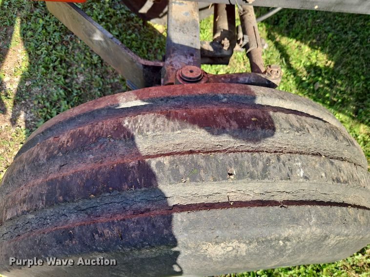 image for item EB8356 1978 Allis-Chalmers 7045 tractor