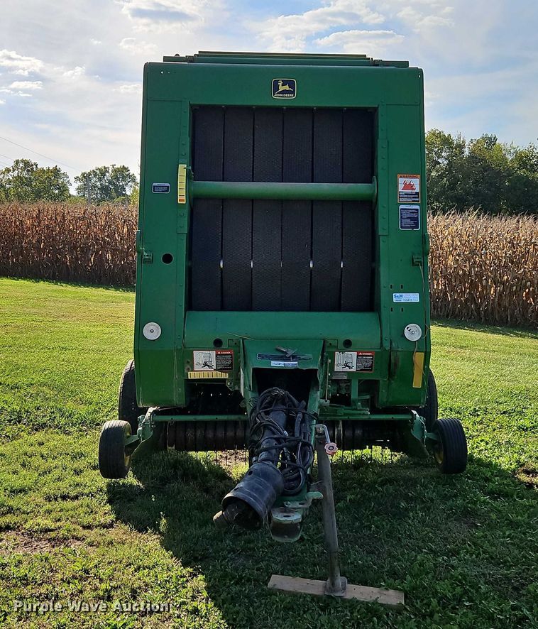 image for item EB8357 John Deere 466 round baler
