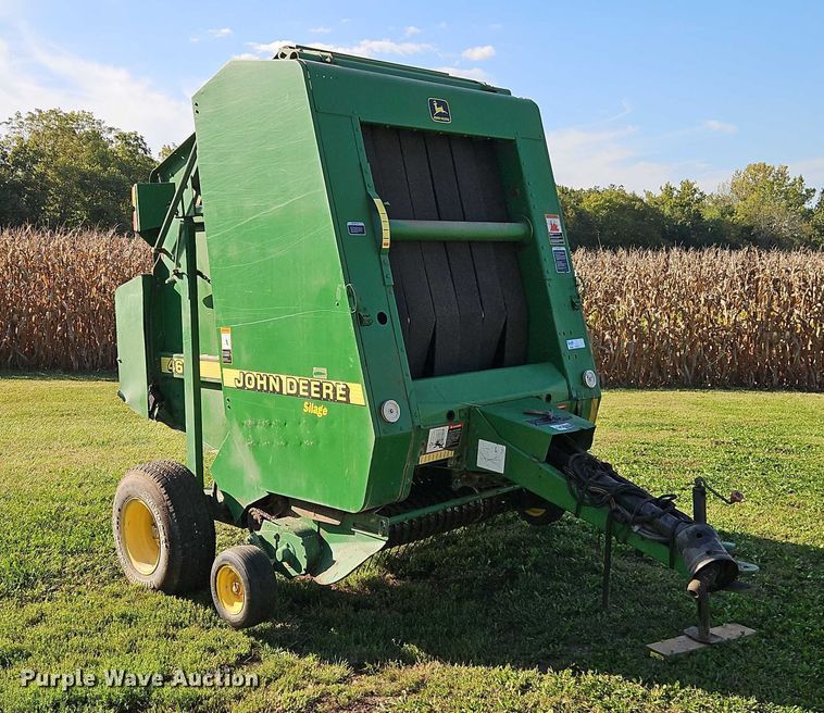 image for item EB8357 John Deere 466 round baler