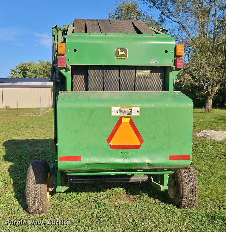 image for item EB8357 John Deere 466 round baler