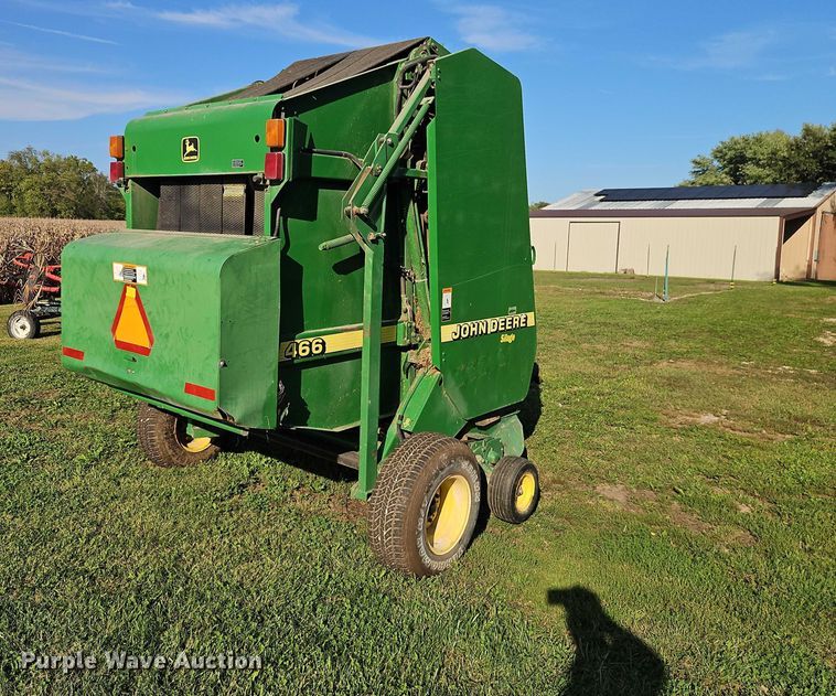 image for item EB8357 John Deere 466 round baler