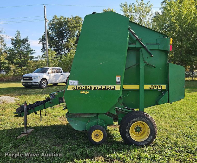 image for item EB8357 John Deere 466 round baler