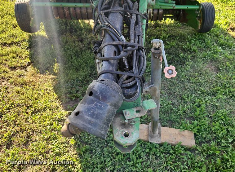 image for item EB8357 John Deere 466 round baler