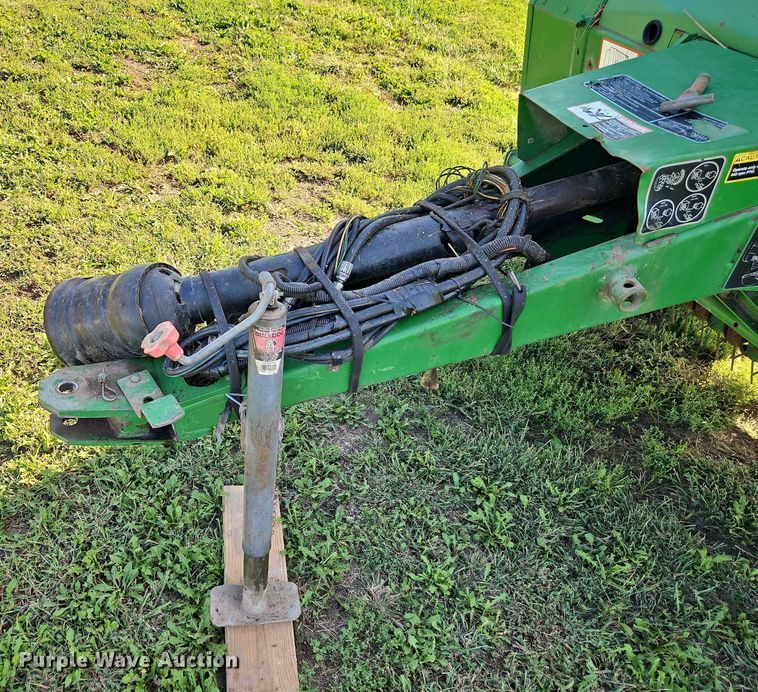 image for item EB8357 John Deere 466 round baler