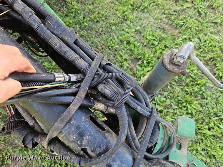 image for item EB8357 John Deere 466 round baler