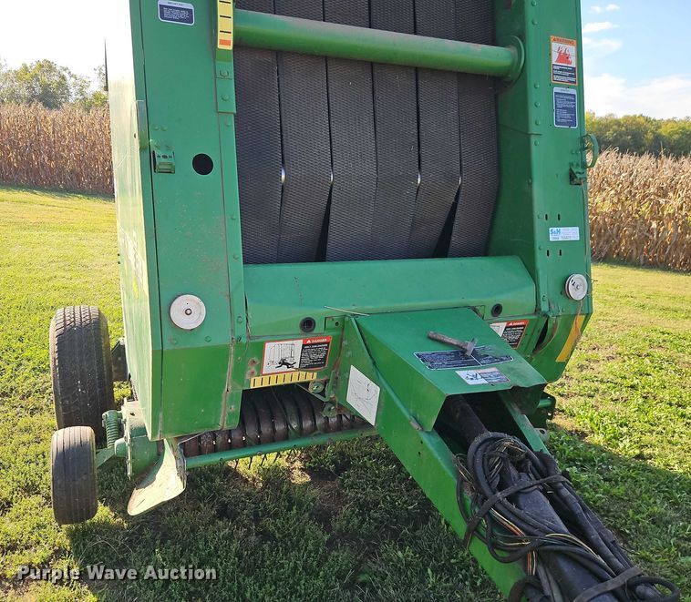 image for item EB8357 John Deere 466 round baler