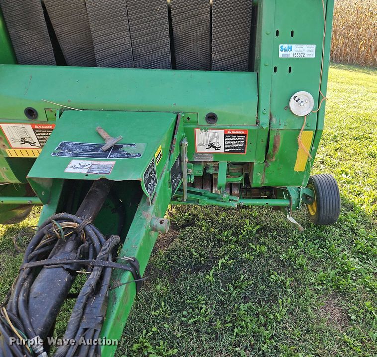 image for item EB8357 John Deere 466 round baler