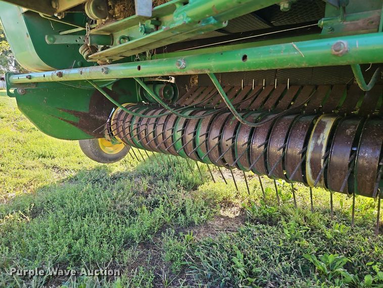 image for item EB8357 John Deere 466 round baler