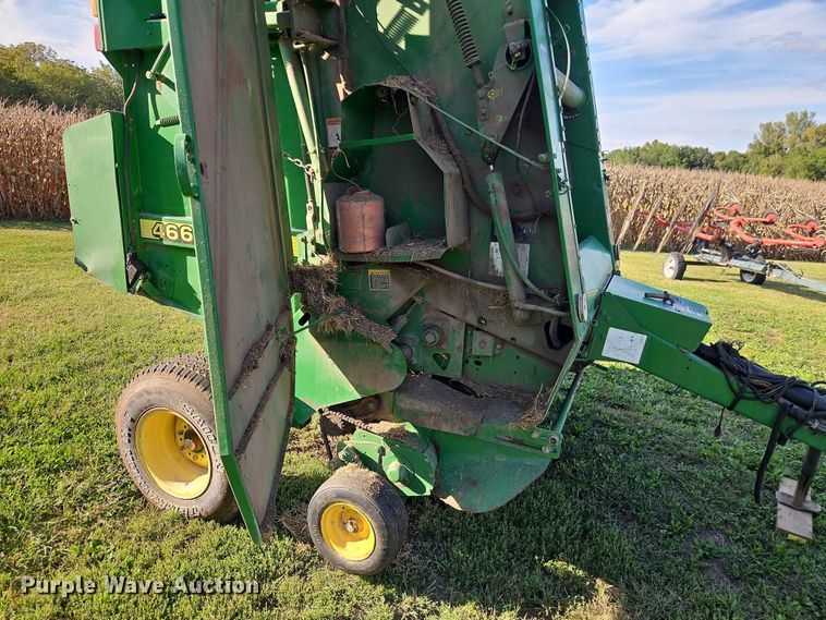 image for item EB8357 John Deere 466 round baler