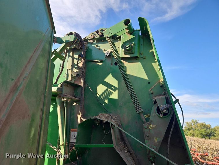 image for item EB8357 John Deere 466 round baler