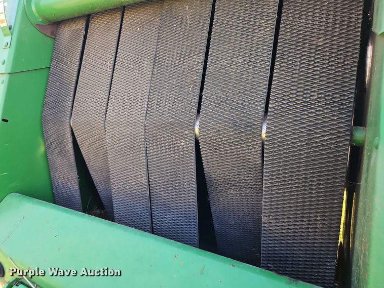 image for item EB8357 John Deere 466 round baler