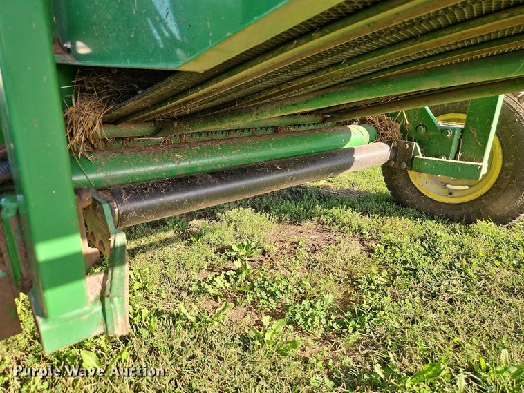 image for item EB8357 John Deere 466 round baler