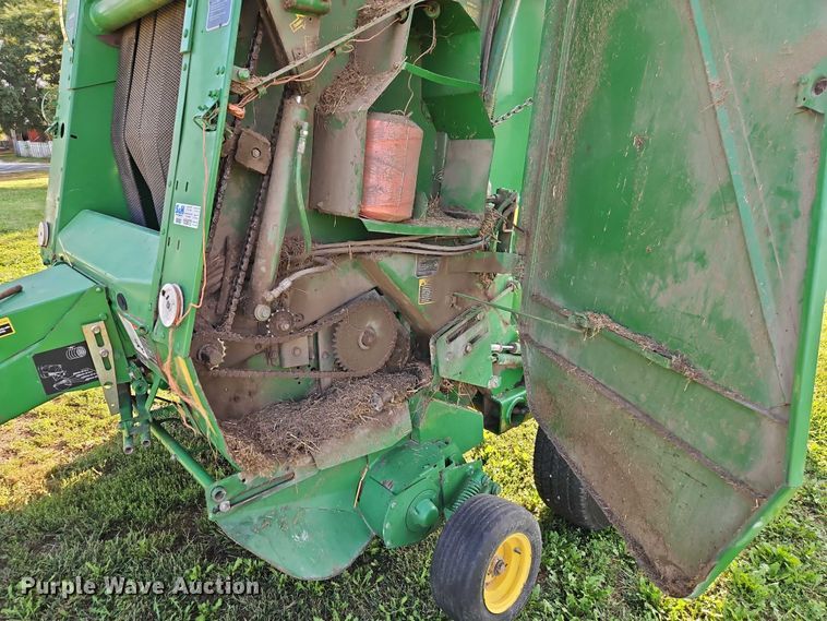 image for item EB8357 John Deere 466 round baler
