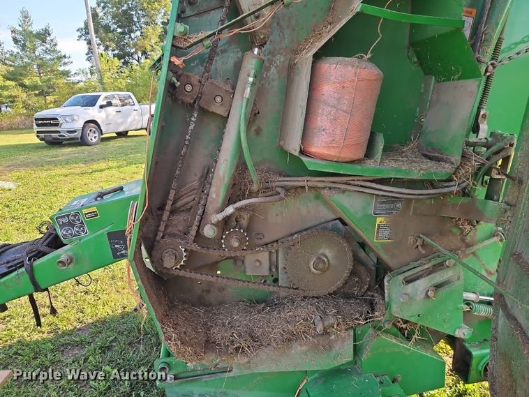 image for item EB8357 John Deere 466 round baler