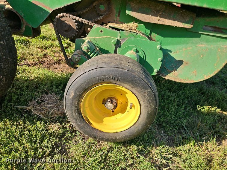 image for item EB8357 John Deere 466 round baler