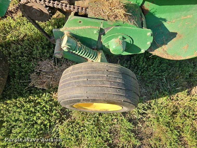 image for item EB8357 John Deere 466 round baler