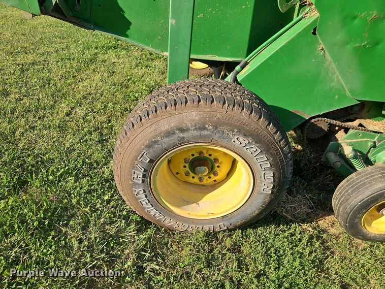 image for item EB8357 John Deere 466 round baler