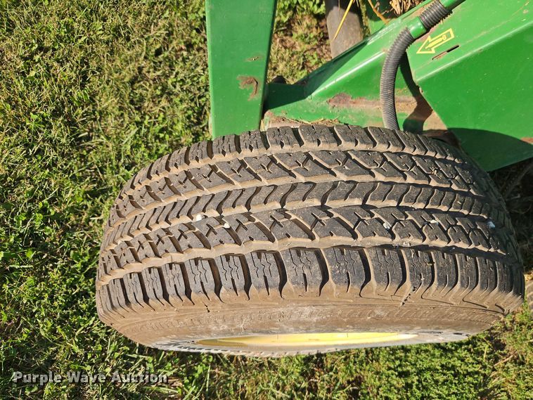 image for item EB8357 John Deere 466 round baler
