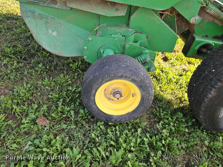 image for item EB8357 John Deere 466 round baler