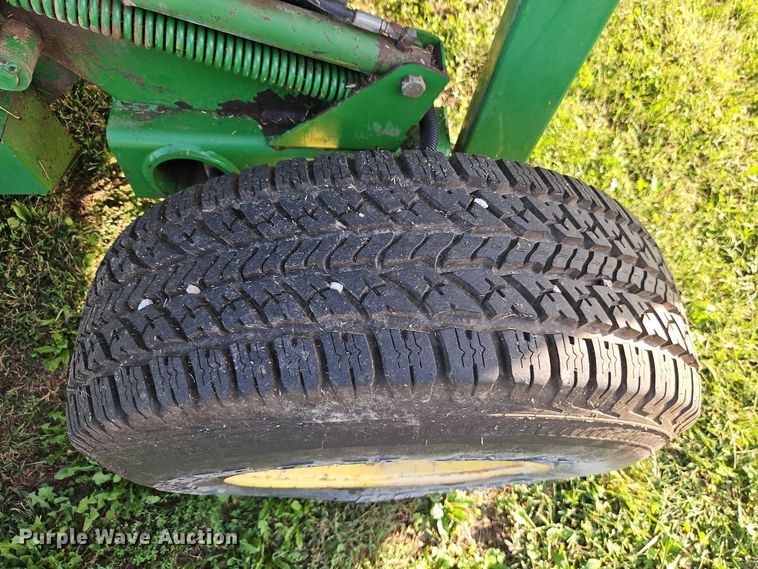 image for item EB8357 John Deere 466 round baler