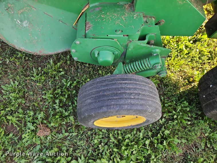 image for item EB8357 John Deere 466 round baler